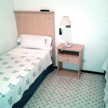 Mari Plaza Hotel Buenos Aires Exteriör bild