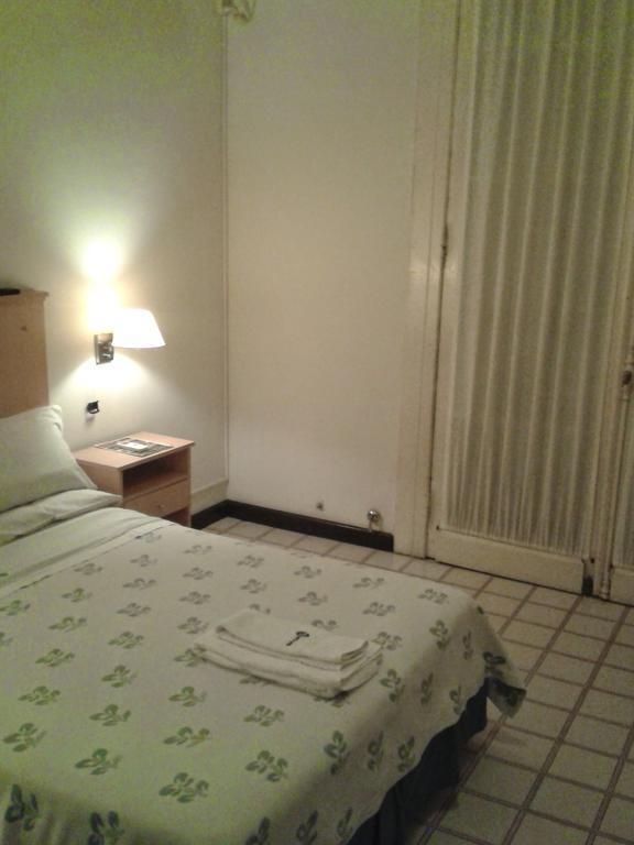 Mari Plaza Hotel Buenos Aires Exteriör bild