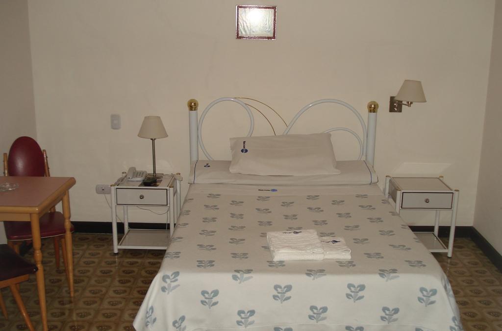 Mari Plaza Hotel Buenos Aires Exteriör bild