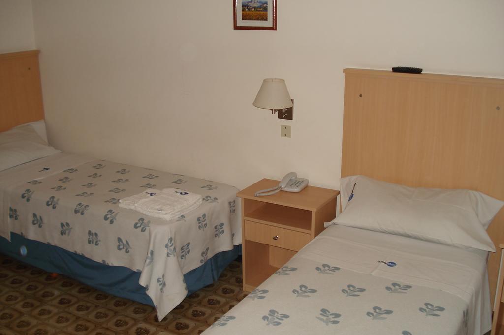 Mari Plaza Hotel Buenos Aires Exteriör bild