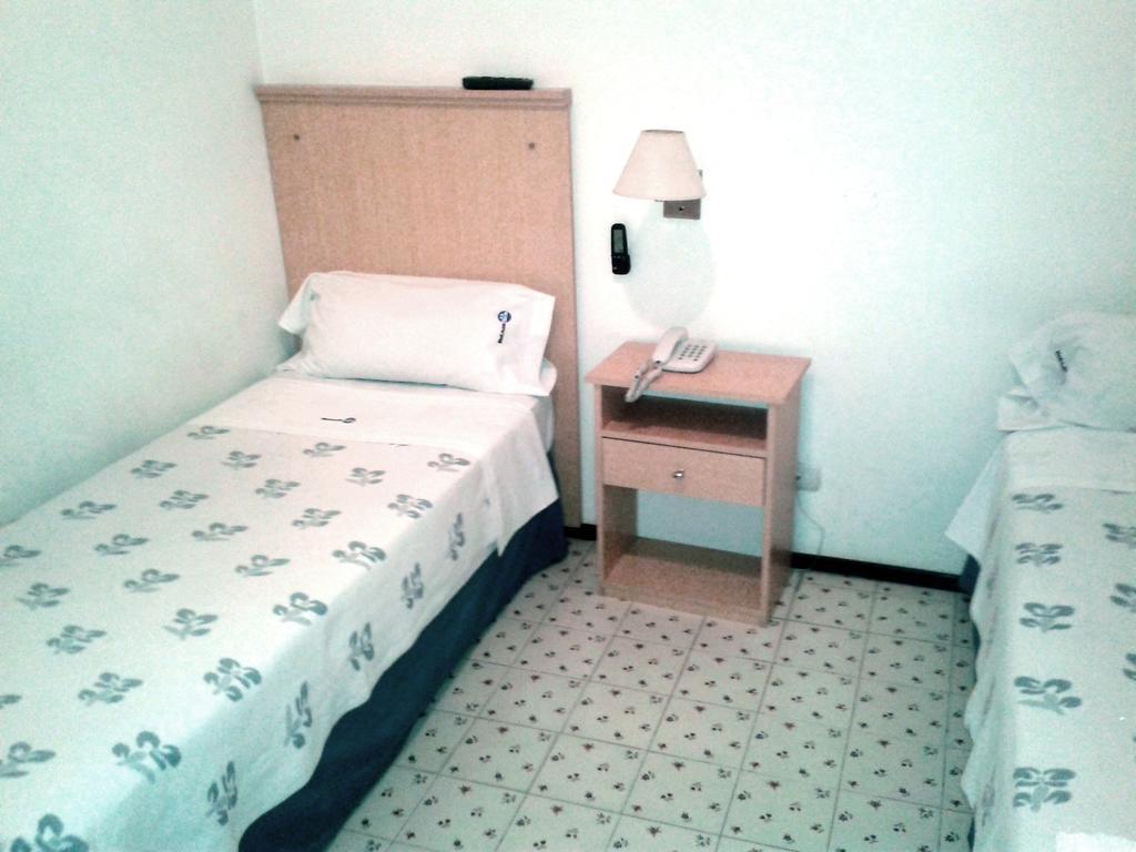 Mari Plaza Hotel Buenos Aires Exteriör bild